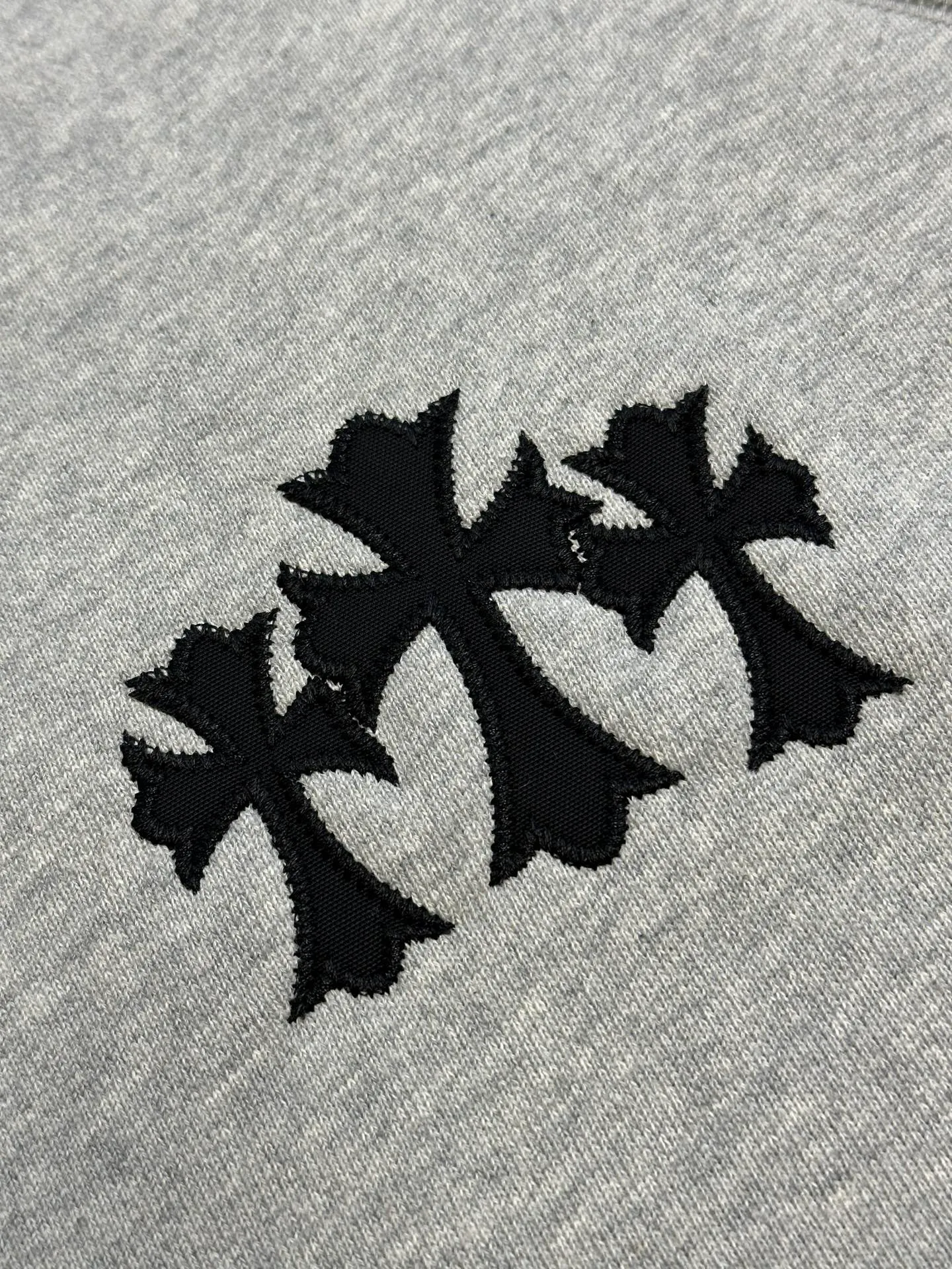P410 Chrome Hearts Logo Round Neck Sweatshirt Made of custom-made heavy fortress intertwined air cotton fabric, Chrome Hearts cross patch embroidery decoration on the chest, becoming the ultimate interpretation of dark Gothic style. CH Gothic font is the finishing touch on the back panel. The logo iron plate sways slightly with the swing of the body, adding a sense of movement and vitality.  Using imported machine appliqué embroidery technology, advanced computer control systems and precision mechanical components are used to achieve the Chrome Hearts logo appliqué operation, presenting an embroidery effect with both clarity and three-dimensionality.  size：s m l xl